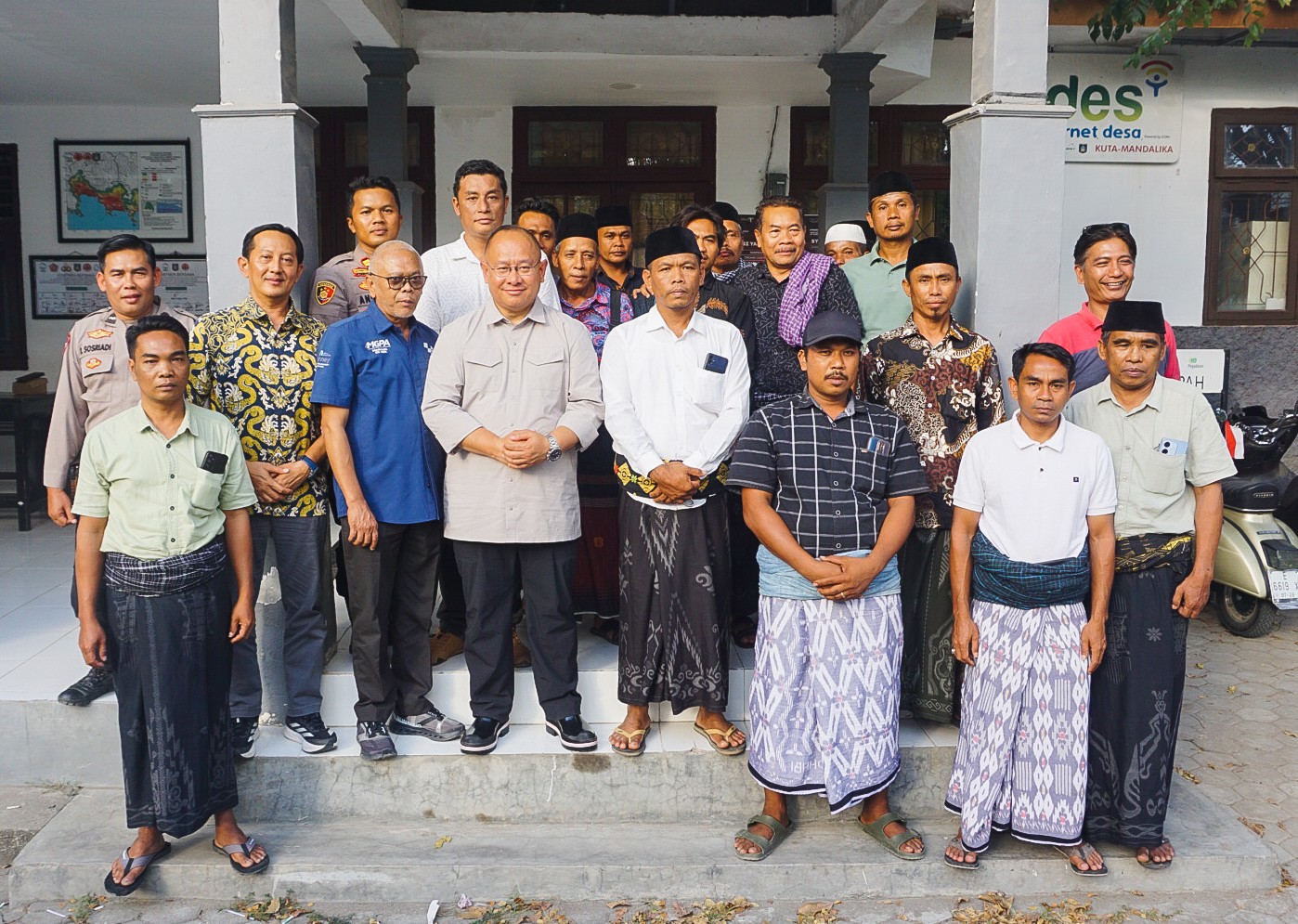 Forum Kepala Dusun Desa Kuta mendukung penuh penyelenggaraan MotoGP Mandalika 2025 di aula kantor Desa Kuta, Pujut, Loteng, Selasa (16/9).