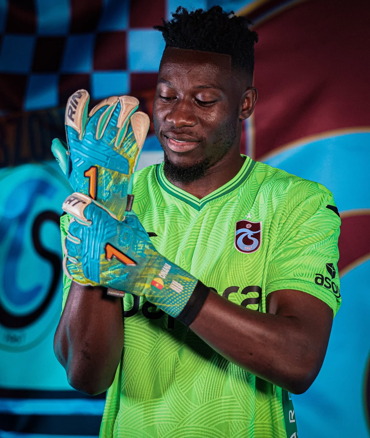 Andre Onana saat baru diperkenalkan klubnya, Trabzonspor.
