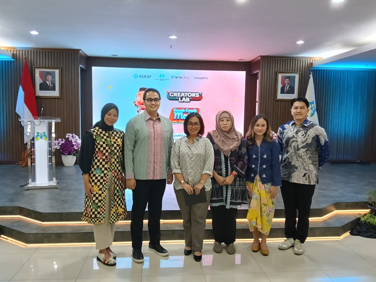 Melalui Creators Lab, Tokopedia dan TikTok Shop by Tokopedia bersama Kemenekraf RI dan KemenPPPA RI menggagas program Emak-Emak Matic yang membekali ratusan perempuan dengan keterampilan digital.