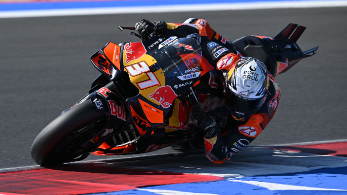 Pedro Acosta tercepat di Tes Misano MotoGP 2025, sementara debut Yamaha V4 mencuri perhatian besar di paddock.