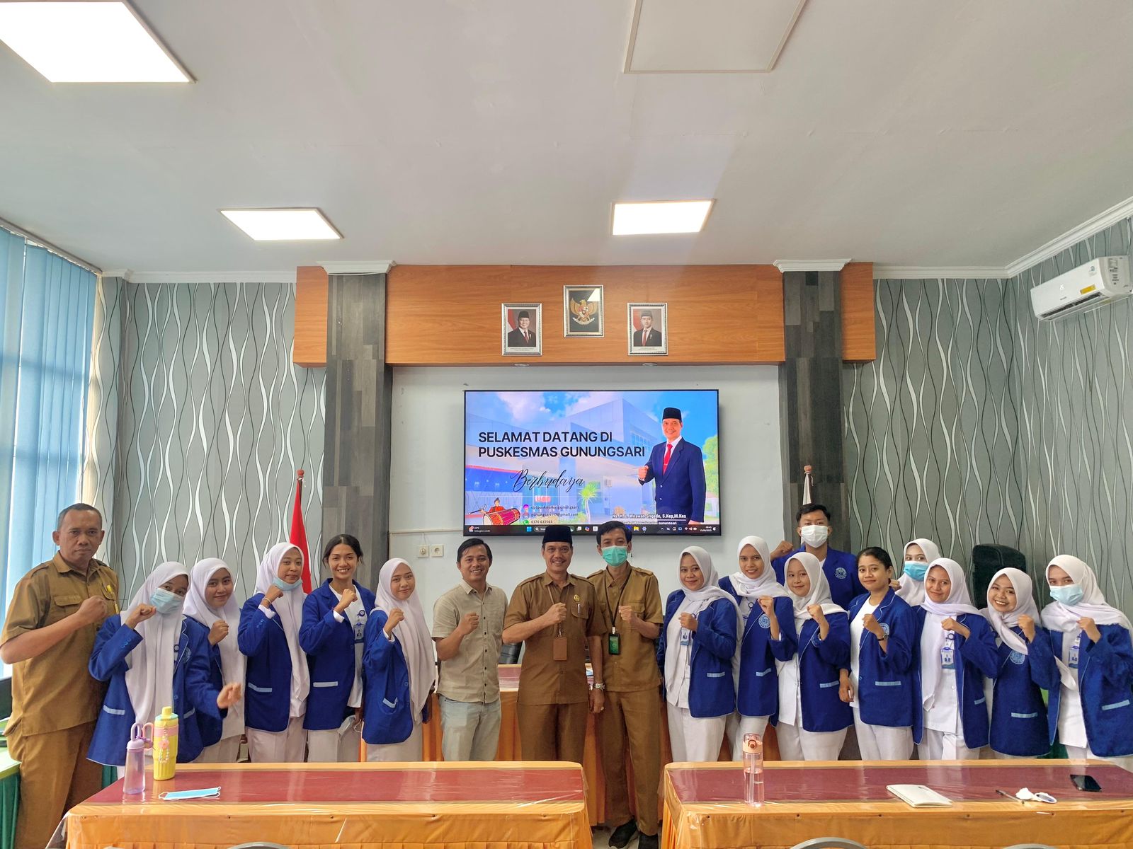 Prosesi serah terima mahasiswa magang Prodi Gizi Universitas Bumigora di Puskesmas Gunungsari Lombok Barat, Senin (15/9).
