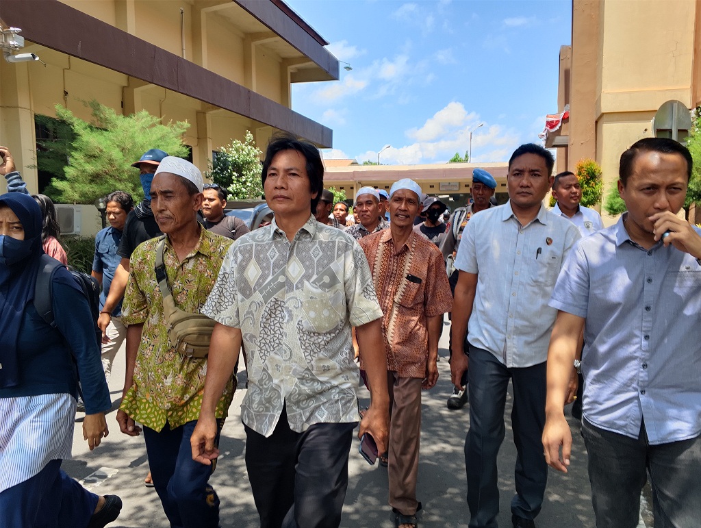 PERTANYAKAN PENANGANAN KASUS: Sejumlah keluarga Brigadir Esco melakukan hearing ke Polda NTB untuk mempertanyakan penanganan kasus dugaan pembunuhan Brigadir Esco, beberapa waktu lalu.
