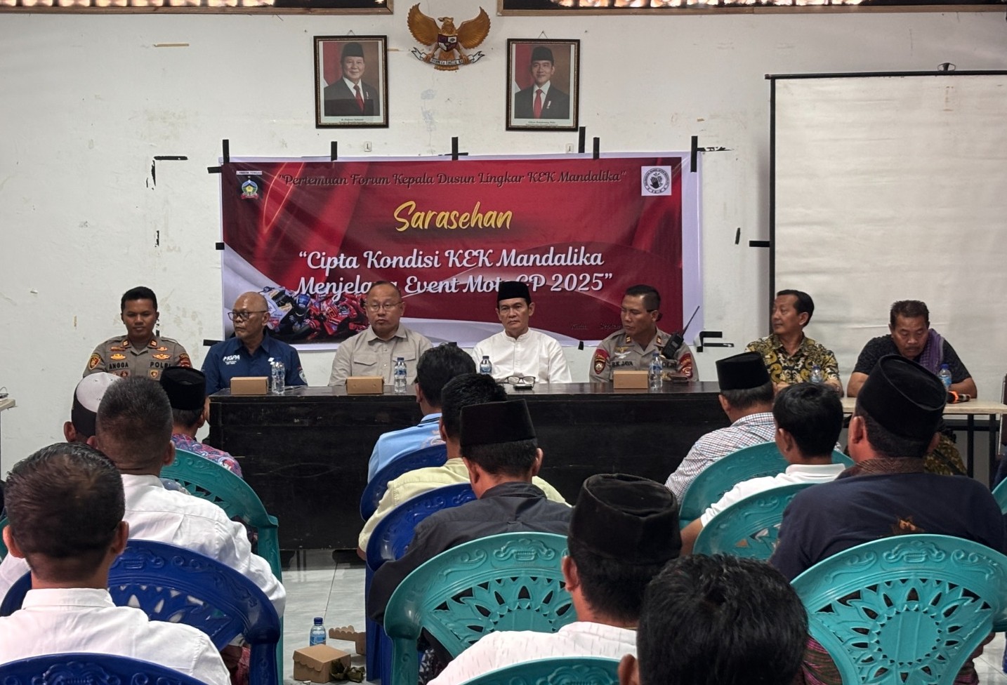 KOMITMEN SUKSESKAN MOTOGP: Para kepala dusun di Desa Kute kawasan Mandalika saat bertemu penyelenggaran event MotoGP Mandalika.