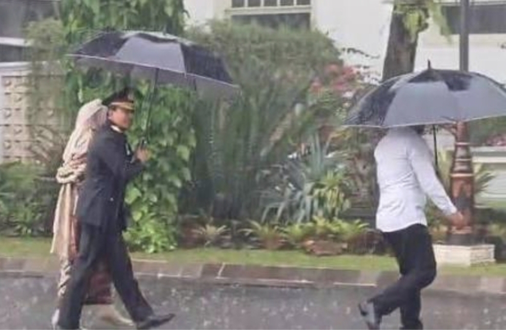 Kedatangan Ahmad Dofiri ke Istana Kepresidenan langsung memantik spekulasi publik. Pasalnya, agenda hari ini diwarnai isu reshuffle Kabinet Prabowo Subianto. (istimewa)