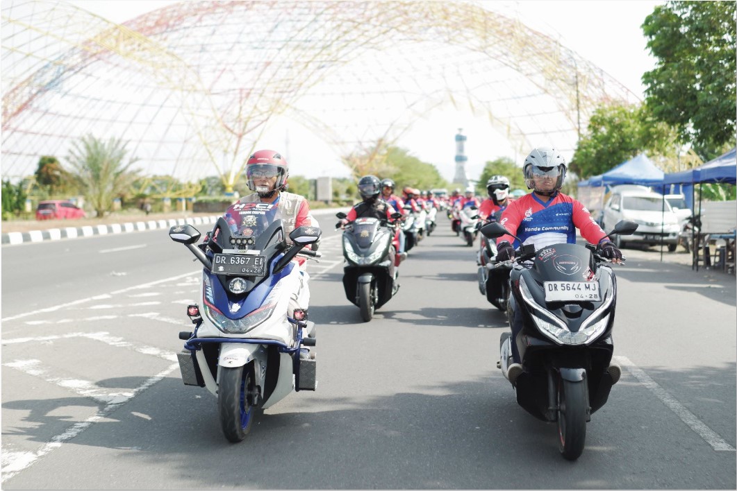 TOURING &nbsp;: Anggota komunitas Honda saat menuju sirkuit Mandalika beberapa waktu lalu.