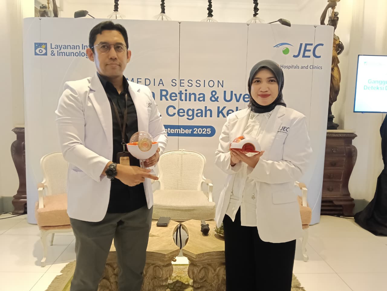 ●	Sebagai pusat rujukan retina, RS Mata JEC @ Menteng siaga layani kedaruratan retina 24 jam melalui JEC Retina Center yang dilengkapi 15 pemeriksaan diagnostik berteknologi tinggi