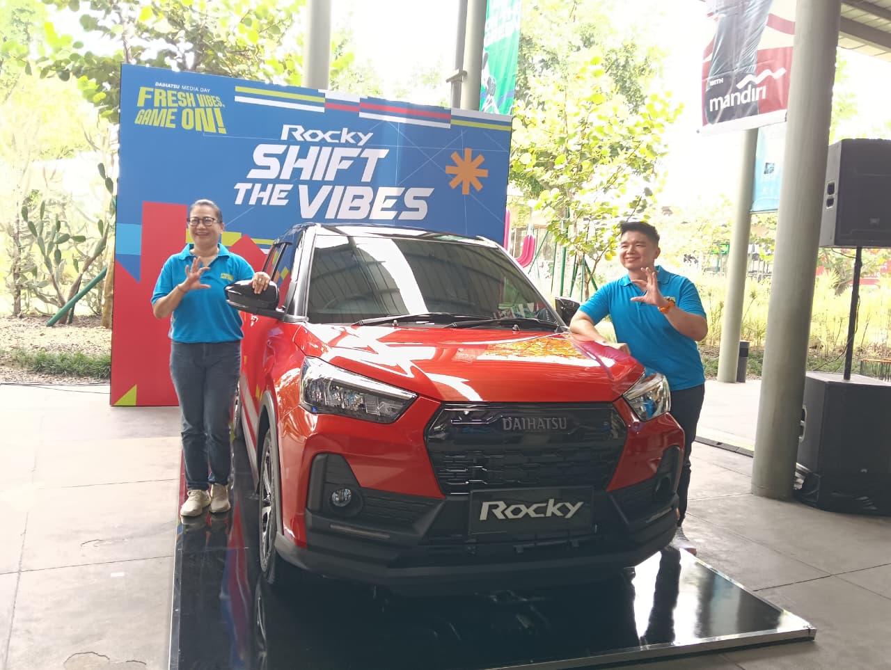 Daihatsu Rocky hadir sebagai jawaban bagi kawula muda yang ingin tampil beda, lebih modern, dan sporty.
