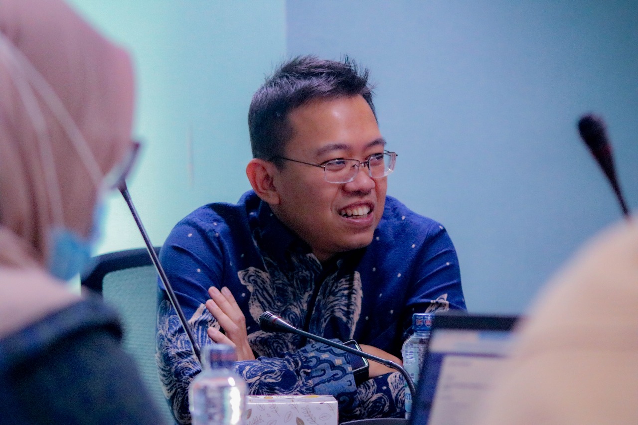 Kepala Otoritas Jasa Keuangan (OJK) Provinsi NTB, Rudi Sulistyo, mengimbau masyarakat untuk lebih waspada terhadap berbagai bentuk penipuan online yang kian marak.