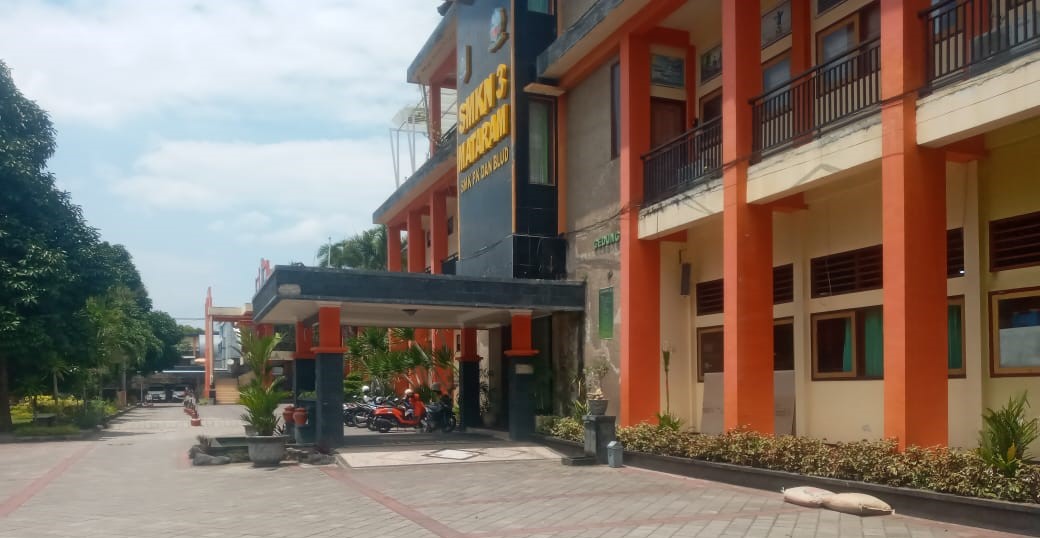 Suasana SMKN 3 Mataram terlihat lengang, belum lama ini. Dugaan pungli BPP di SMK ini mencuat, siswa pemegang KIP dan KKS tetap bayar BPP.