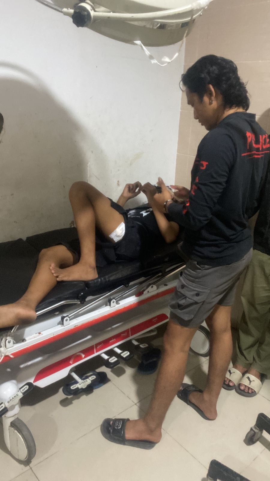 Korban AR saat dirawatbdi rumah sakit, Sabtu malam (13/9).