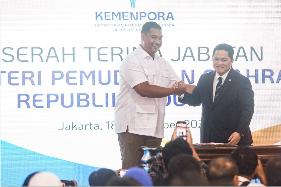 Serah terima jabatan (sertijab) menteri pemuda dan olahraga (Menpora) dari&nbsp;Dito Ariotedjo&nbsp;&nbsp;Erick Thohir di Wisma Kemenpora, Jakarta, Kamis (18/9).