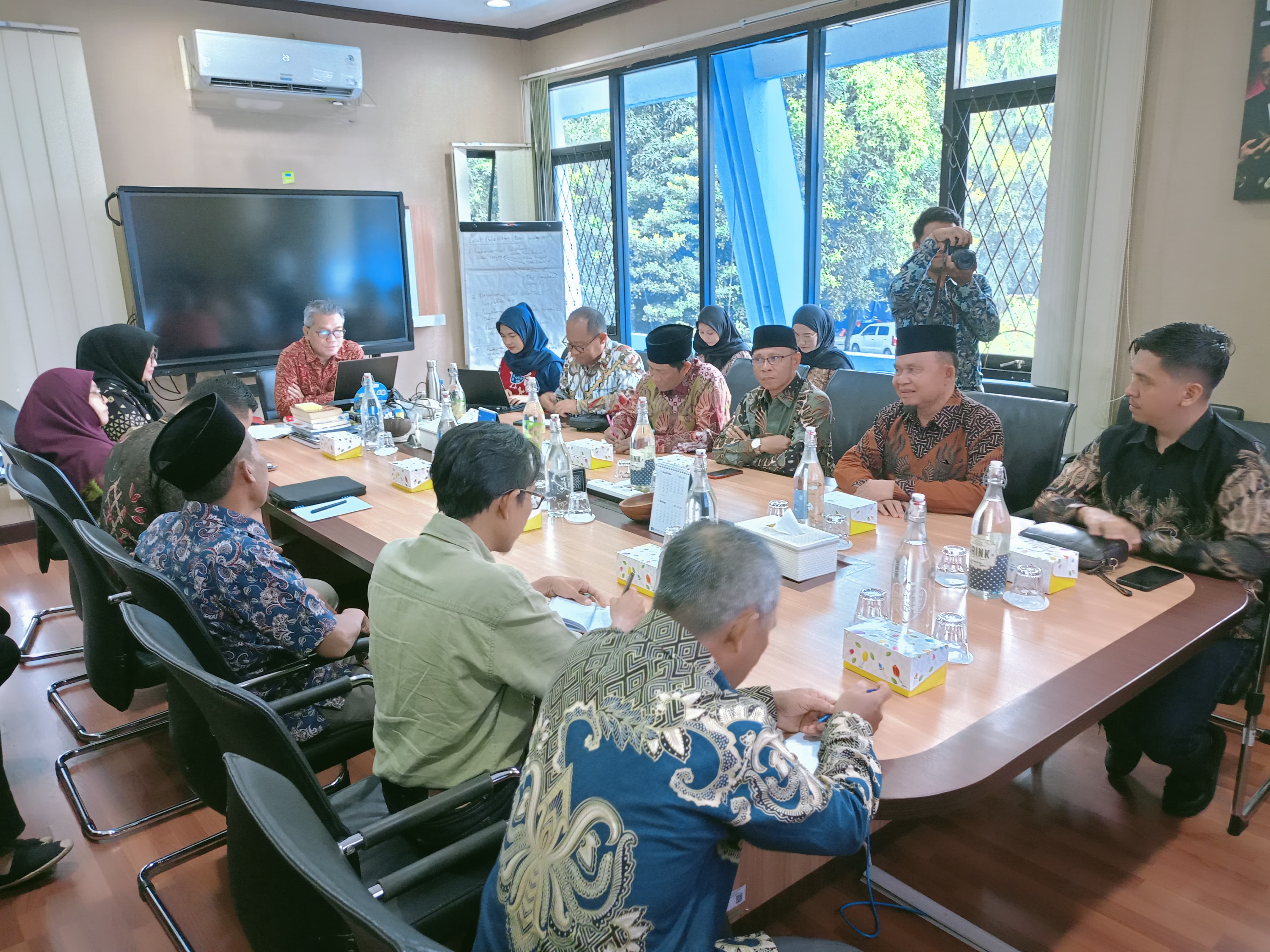 BICARA PELABUHAN: Komisi I DPRD KLU melakukan kunjungan kerja Kemendes PDTT, belum lama ini.