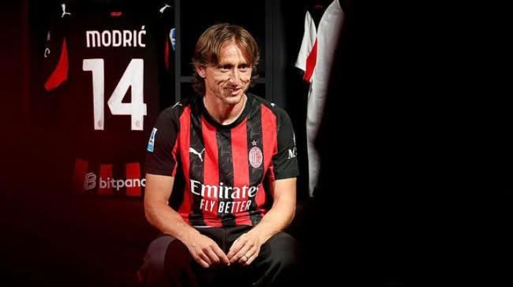 Luka Modric, pemain tengah AC Milan yang masih jadi tumpuan meski sudah berusia 40 tahun.
