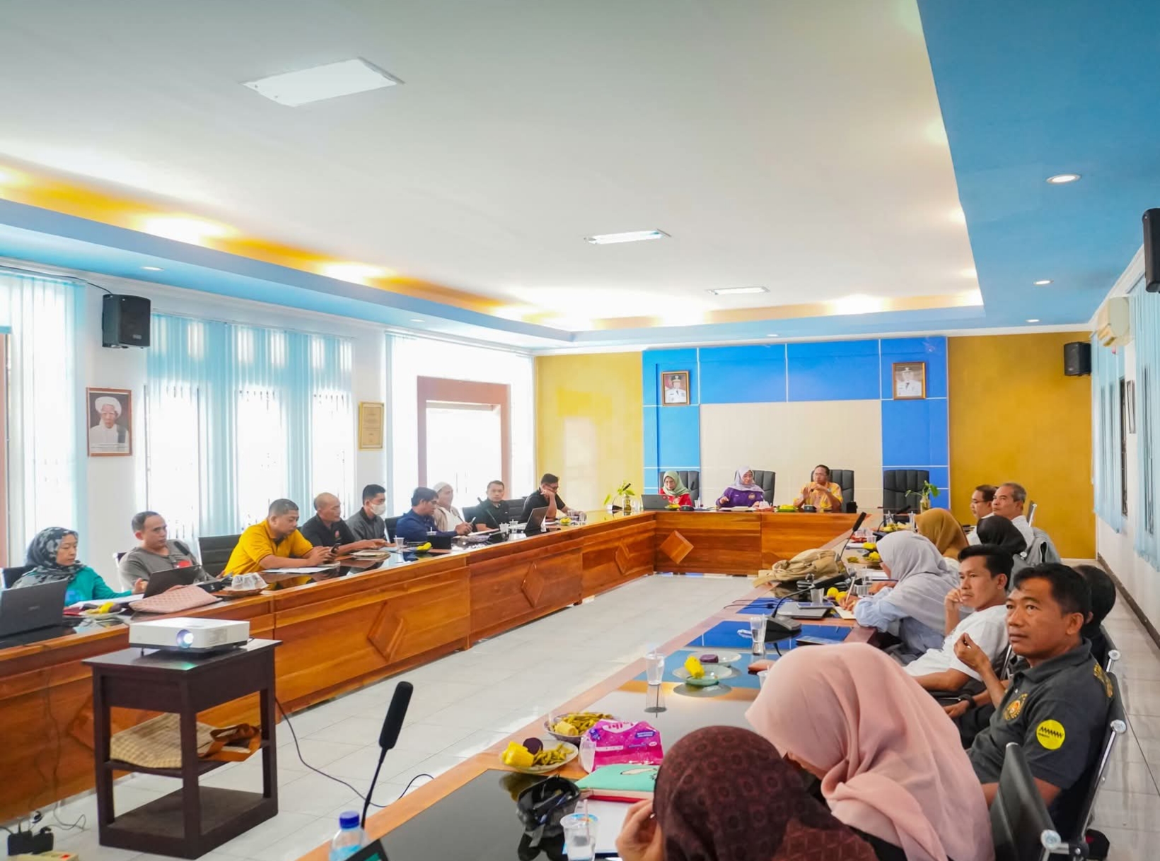 Kepala Dislutkan NTB Muslim memimpin rapat kegiatan Perencanaan Program dan Rencana KerjaTahun 2026 serta Rencana Intervensi Program Desa Berdaya sektor kelautan dan perikanan, Jumat (19/9).