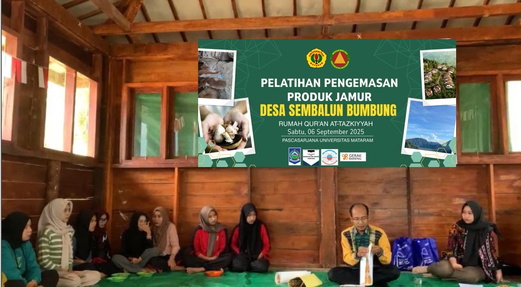 SESI PRAKTIK: Tim pengabdian kelompok 3 dari Universitas Mataram mengajarkan peserta cara mengemas jamur secara higienis dan efisien.
