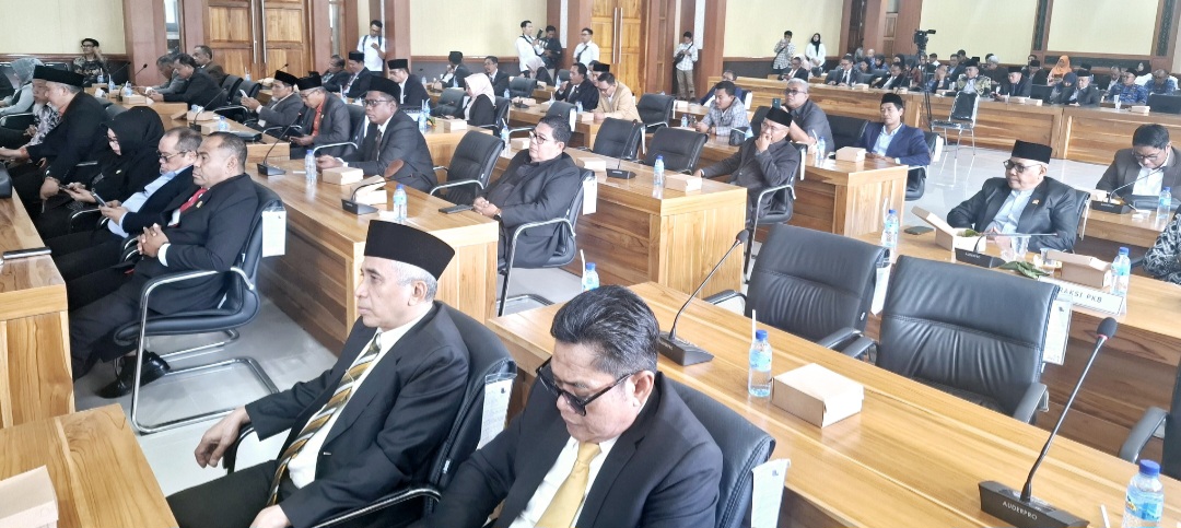 Suasana rapat paripurna DPRD NTB terkait Nota Kesepakatan Perubahan KUA-PPAS Perubahan APBD Tahun Anggaran 2025, Rabu (17/9).