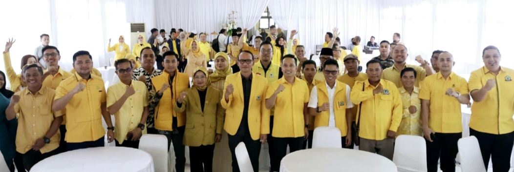 Ketua DPD I Golkar NTB Mohan Roliskana mengumpulkan seluruh pengurus periode 2025-2030 di kantor DPD Partai Golkar NTB, Mataram, Rabu lalu (17/9).