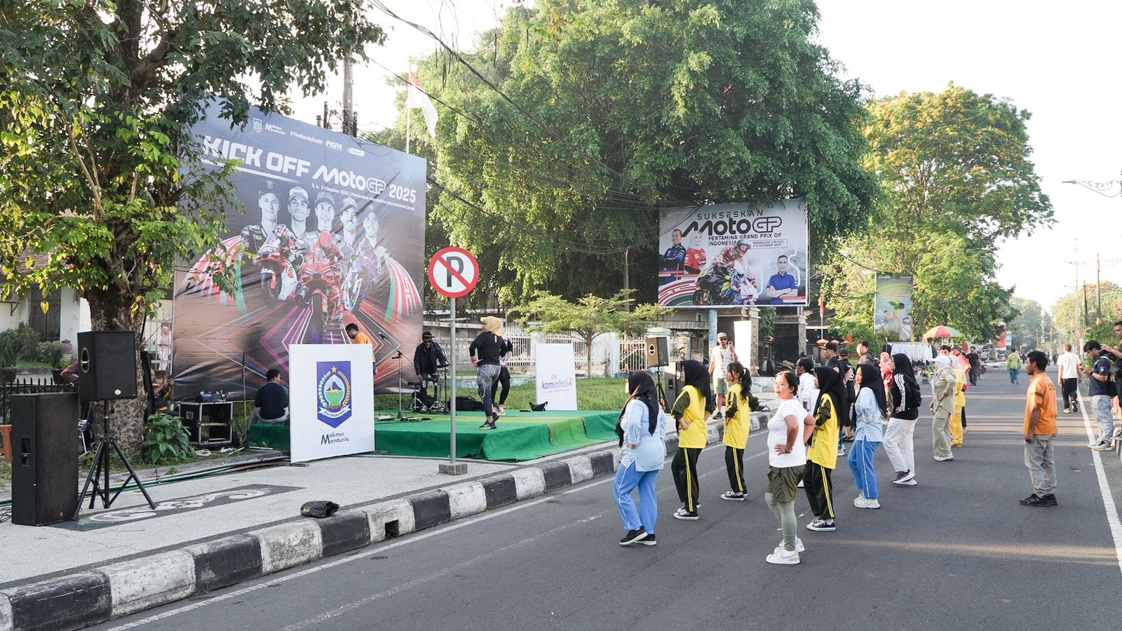 Ribuan warga tumpah ruah tak hanya untuk berolahraga, melainkan menjadi bagian dari Talk Show Kick Off MotoGP 2025 di Kota Mataram, Minggu (21/9)