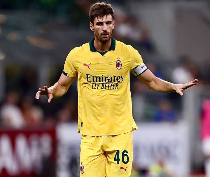 Matteo Gabbia, bek sekaligus kapten ketiga AC Milan yang terus bermain baik. 