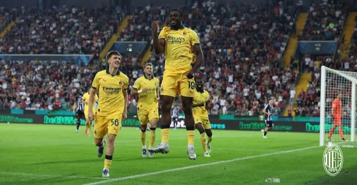Selebrasi Youssouf Fofana usai mencetak gol untuk AC Milan dalam laga kontra Udinese.