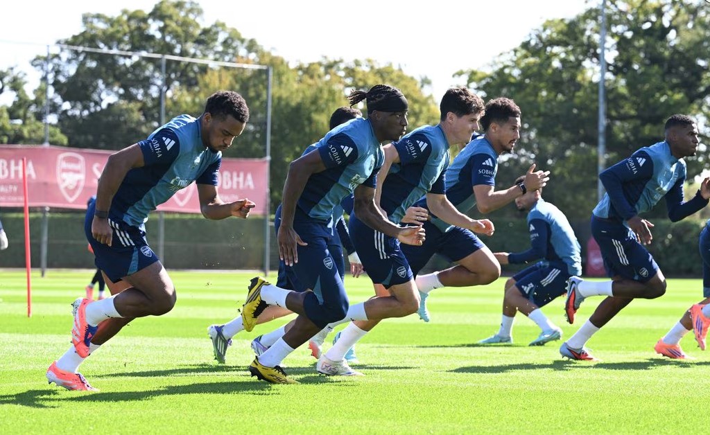 Pemain Arsenal saat menjalani latihan jelang menghadapi Manchester City, dinihari nanti.