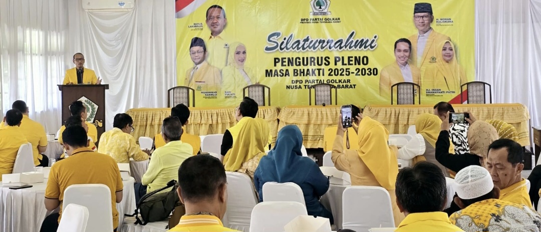 Ketua DPD I Golkar NTB Mohan Roliskana saat berpidato menyampaikan arahan kepada seluruh pengurus Golkar NTB periode 2025-2030 di Kantor DPD Partai Golkar NTB, Rabu (17/9).