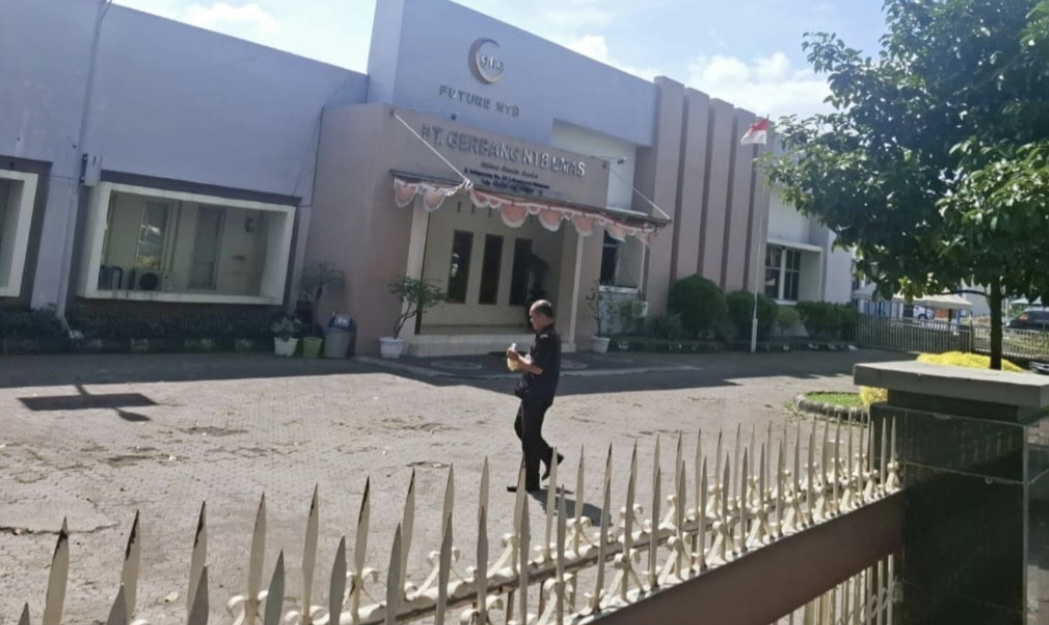 Inilah kondisi kantor PT GNE di Jalan Selaparang Nomor 60 Mayura, Cakranegara, Kota Mataram. Rencana penyertaan modal ke BUMD ini menuai pro kontra di DPRD NTB.