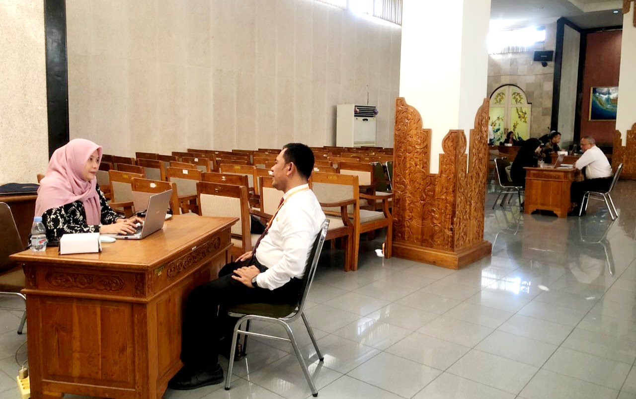 PANSEL: Sejumlah pejabat Pemkab Lobar saat mengikuti asesmen dalam proses pansel  jabatan OPD yang kosong beberapa waktu lalu.