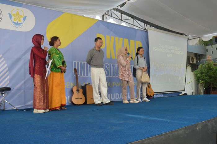 Penyuluhan jajaran DP3A Kota Mataram, tentang tindak pencegahan kekerasan Seksual di Lingkungan Kampus pada PKKMB Universitas Bumigora, Sabtu (20/9).