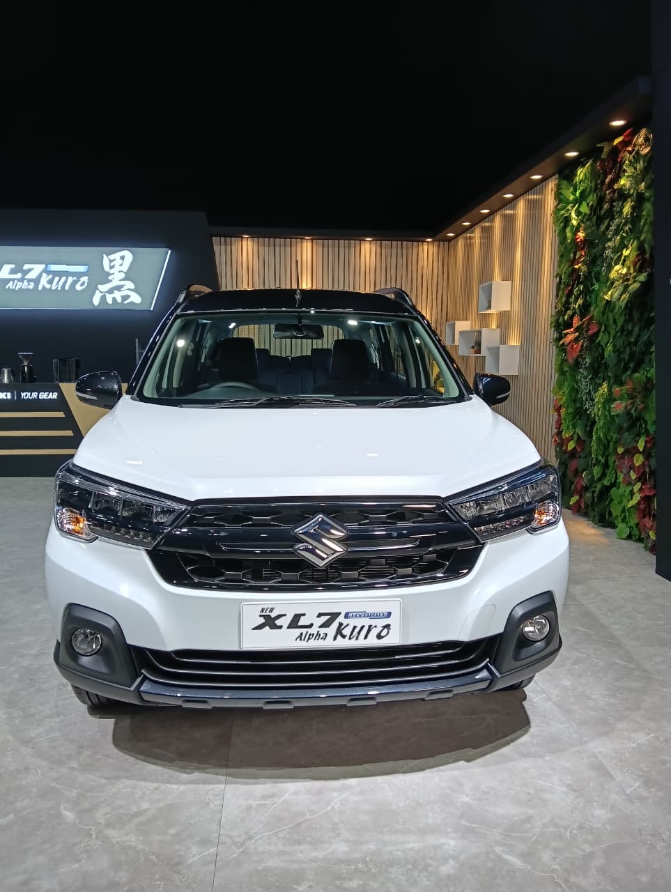 PT Suzuki Indomobil Sales (SIS) resmi meluncurkan New XL7 Hybrid Alpha Kuro melalui siaran daring di kanal YouTube Suzuki Indonesia.