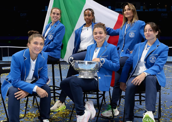 Italia benar-benar tak terbendung di Piala Billie Jean King 2025. Tim putri Negeri Pizza sukses mempertahankan gelar setelah menumbangkan Amerika Serikat 2-0 di final Shenzhen, Minggu (14/9).