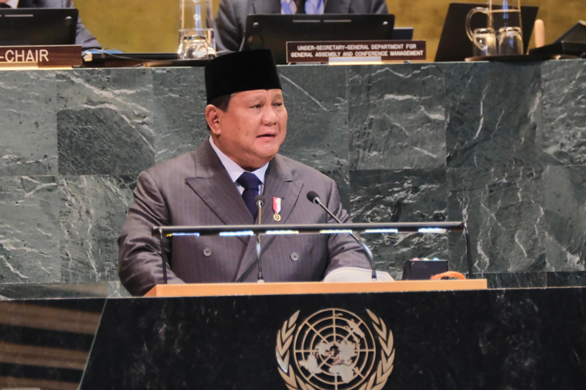 Presiden Prabowo Subianto menyampaikan pidato bersejarah di Sidang Majelis Umum PBB 2025 di New York, Senin (22/9). Prabowo menyerukan pengakuan Palestina (Tangkapan layar X @Menlu_RI)