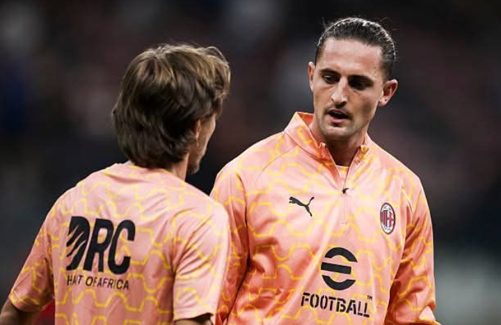 Adrien Rabiot dan Luka Modric dalam sesi latihan AC Milan.
