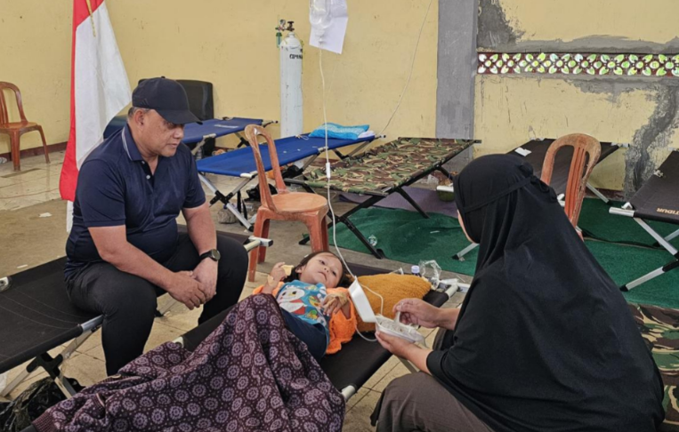 Kepala BGN, Dadan Hindayana, meninjau langsung Posko Penanganan kasus dugaan keracunan makanan Program MBG di Cipongkor, Kabupaten Bandung Barat, Jawa Barat, Selasa, 23 September 2025.