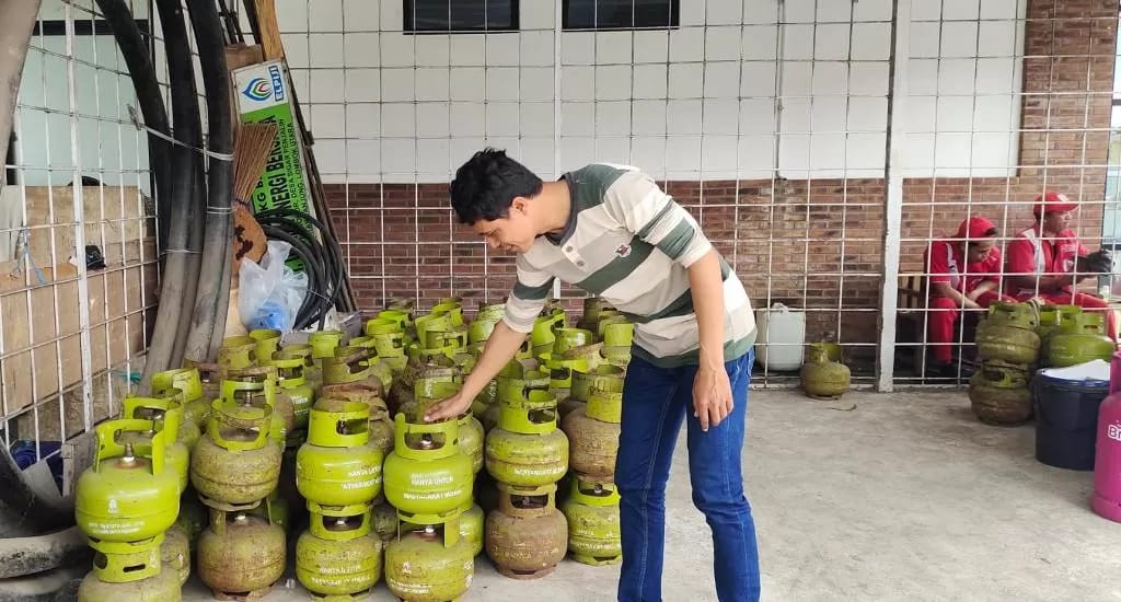 JATAH DIKURANGI: Salah satu pangkalan tabung gas elpiji 3 kg di Lombok Utara. Saat ini masyarakat mengaku mendapatkan gas elpiji