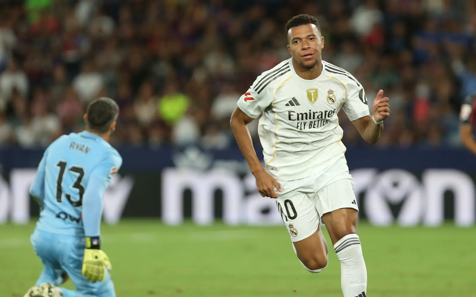 Kylian Mbapp&eacute; cetak brace dan tampil dominan lawan Levante. Real Madrid tetap sempurna, Mbapp&eacute; raih rating tertinggi di pertandingan.