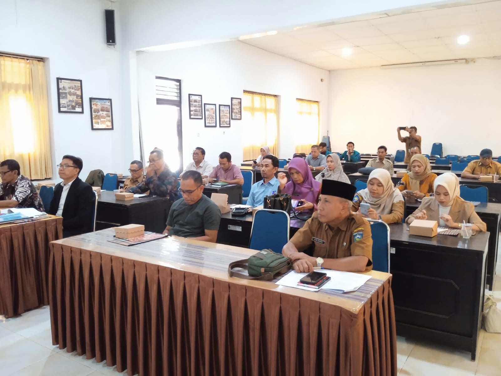 Pengurus dan pengawas koperasi simpan pinjam se-NTB yang mengikuti kegiatan sosialisasi perizinan usaha simpan pinjam koperasi dan Koperasi Simpan Pinjam (KSP) Kabupaten/Kota NTB tahun 2025, Selasa.