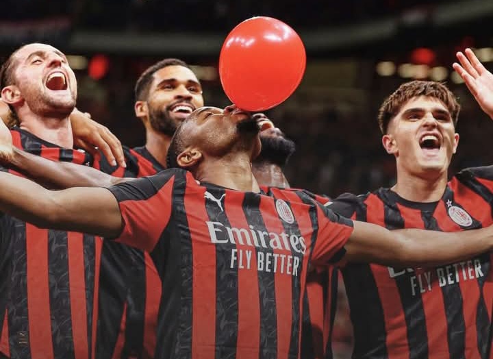 Christopher Nkunku dengan aksi tiup balon, setelah mencetak gol pertamanya untuk AC Milan.