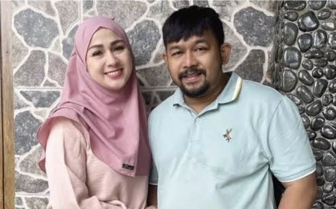 Setelah 15 tahun menikah, komedian Bedu resmi mengajukan talak cerai terhadap sang istri, Irma Kartika Anggraeni alias Anggie. (istimewa)