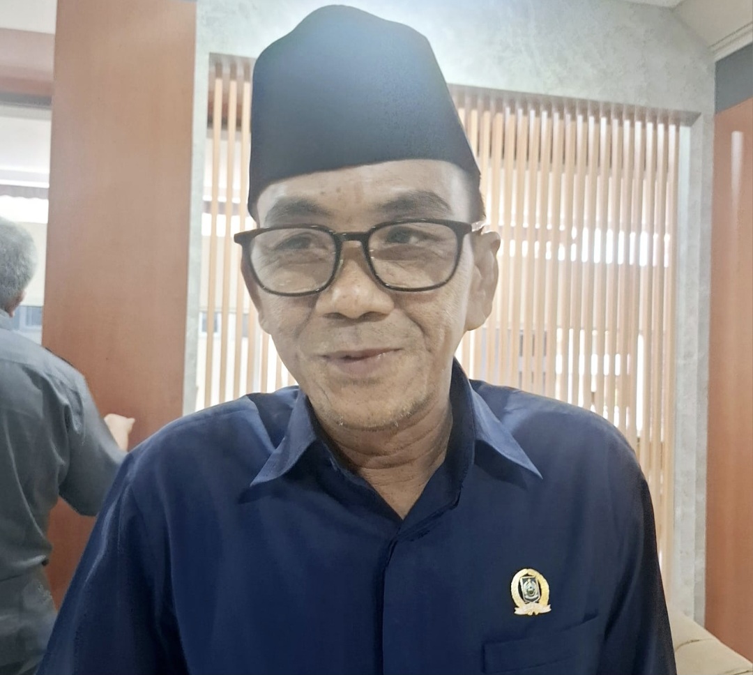 Sekertaris Fraksi Demokrat Syamsul Fikri meminta Gubernur NTB Lalu Muhamad Iqbal meniru cara mantan Presiden SBY dalam mengurus pegawai honorer.