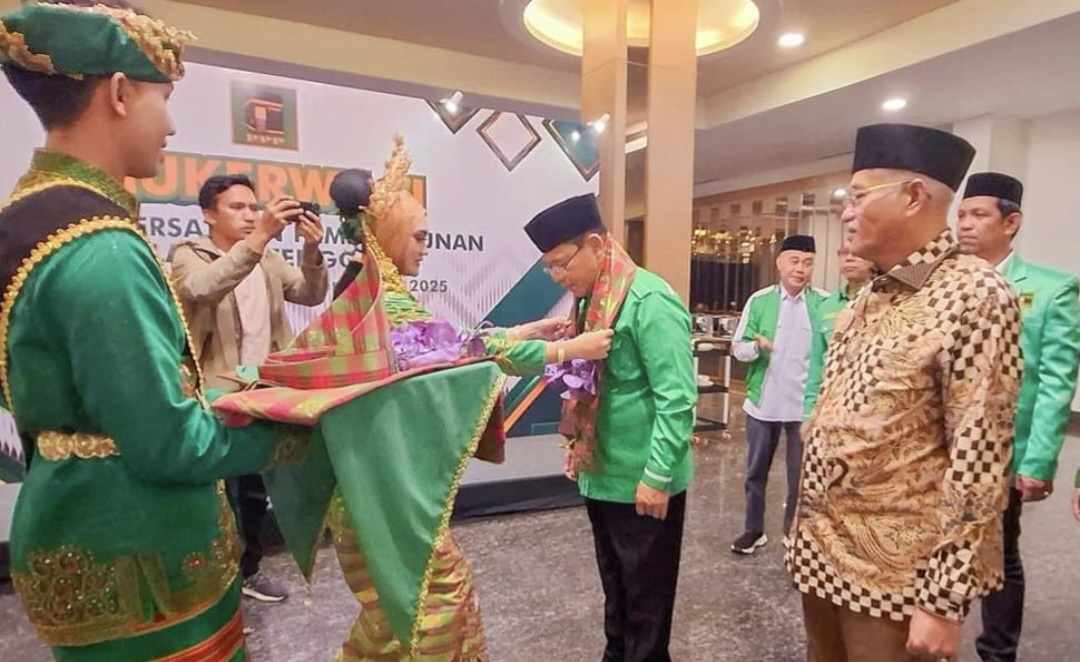 Mohammad Mardiono (dua dari kanan) menghadiri Musyawarah Kerja Wilayah (Mukerwil) DPW PPP Sulawesi Tenggara, Selasa (24/9). Dia diklaim paling banyak dapat dukungan sebagai caketum PPP.