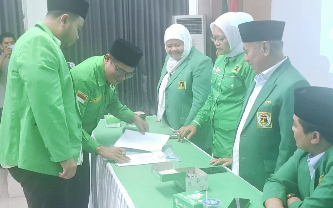 DPW dan DPC PPP kabupaten/kota se-NTB memberikan bukti dukungan tertulis ke Muhamad Mardiono sebagai ketua umum PPP dalam Musyawarah Kerja Wilayah (Mukerwil) di Kantor DPW PPP NTB, 8 September lalu.