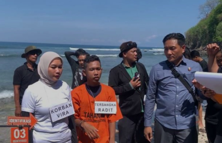 Radiet Adiansyah saat lakukan rekonstruksi di Pantai Nipah