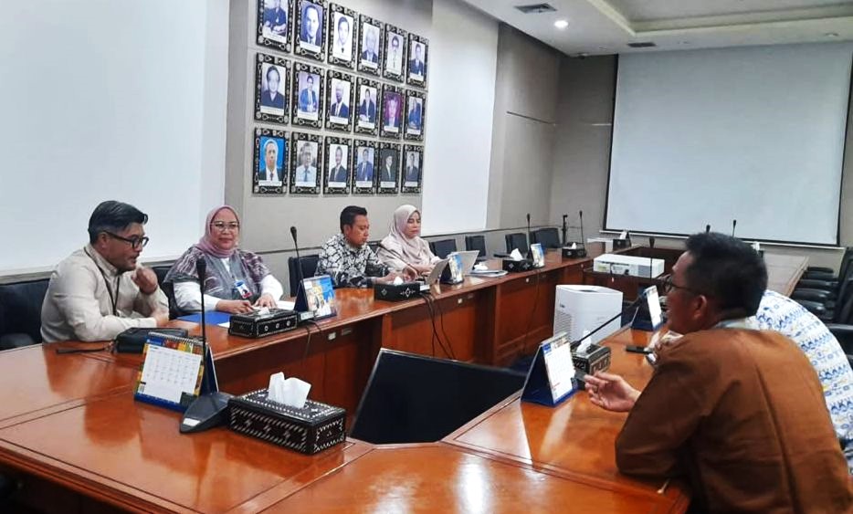 Suasana audiensi antara Disdag NTB dan BI NTB terkait event IndoBiz Connect 2025.