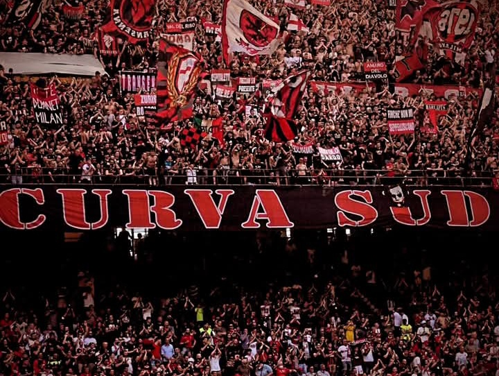 Gemuruh Curva Sud dipastikan kembali nyaring terdengar saat AC Milan berdua Napoli di San Siro.