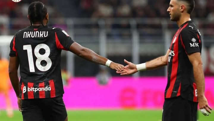 Dua striker AC Milan, Christopher Nkunku dan Santiago Gimenez.