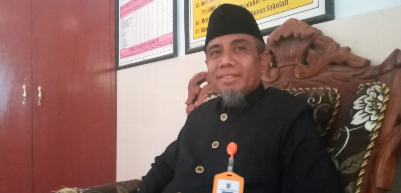 Kepala SDN 47 Mataram Zainuddin