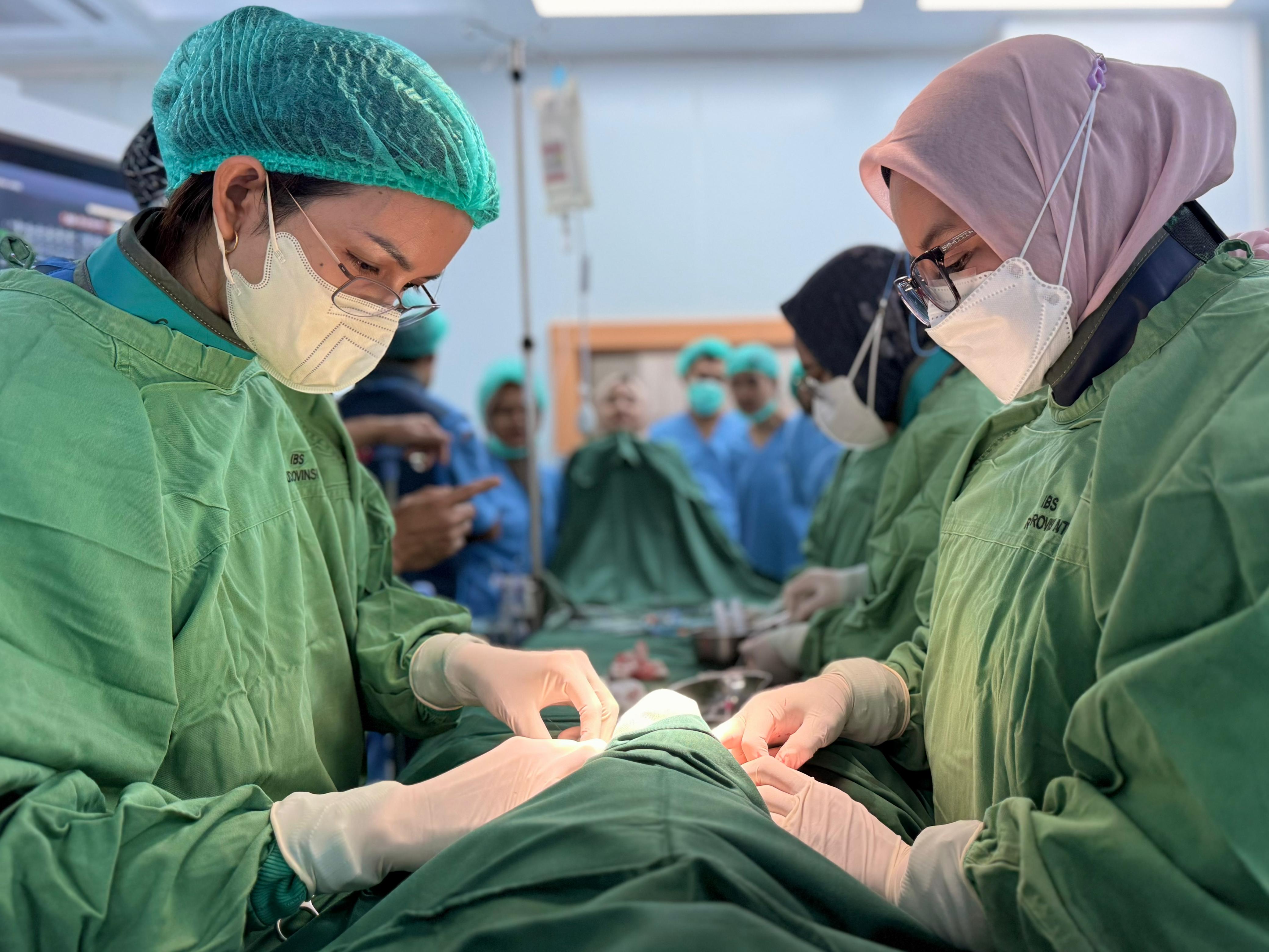 Kini, dengan dukungan tim dokter nasional, pasien PJB di NTB bisa mendapatkan layanan tersebut tanpa harus dirujuk jauh ke luar daerah.