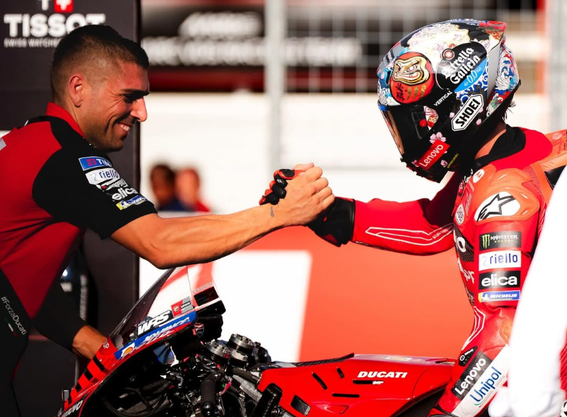Marc Marquez resmi Juara Dunia MotoGP 2025 setelah 2.184 hari penantian. Catatan rekor gila comeback ini menggetarkan dunia MotoGP.