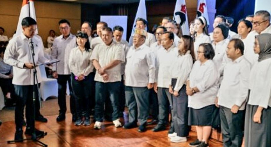 Ketua Umum PSI Kaesang Pangarep saat melantik pengurus DPP PSI periode 2025-2030 di Djakarta Theater, Jakarta Pusat, Jumat (26/9).